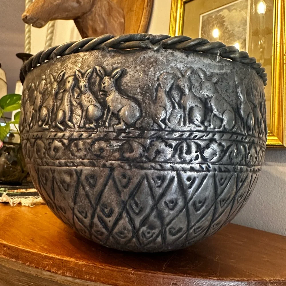 Vintage Silver Oval Repousse Bunny Planter Pot Bowl - Picture 2 of 6
